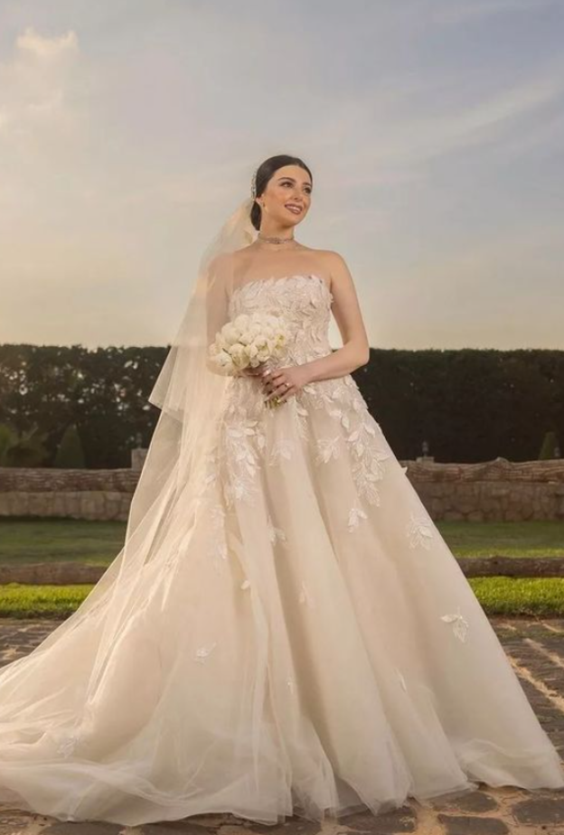 إطلالة حالمة لماريتا الحلاني بالفستان الابيض