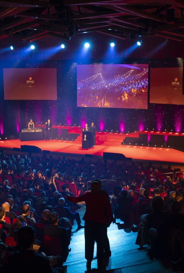 اعلان نتائج جائزة جنيف الكبرى للساعات 2023 والعقرب الذهبي لأوديمار بيغه