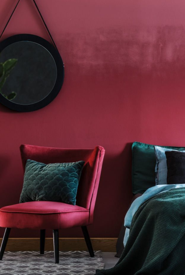 البرغندي يتناسب بشكل جيد مع درجات الألوان الجوهرية مثل الأخضر الزمردي