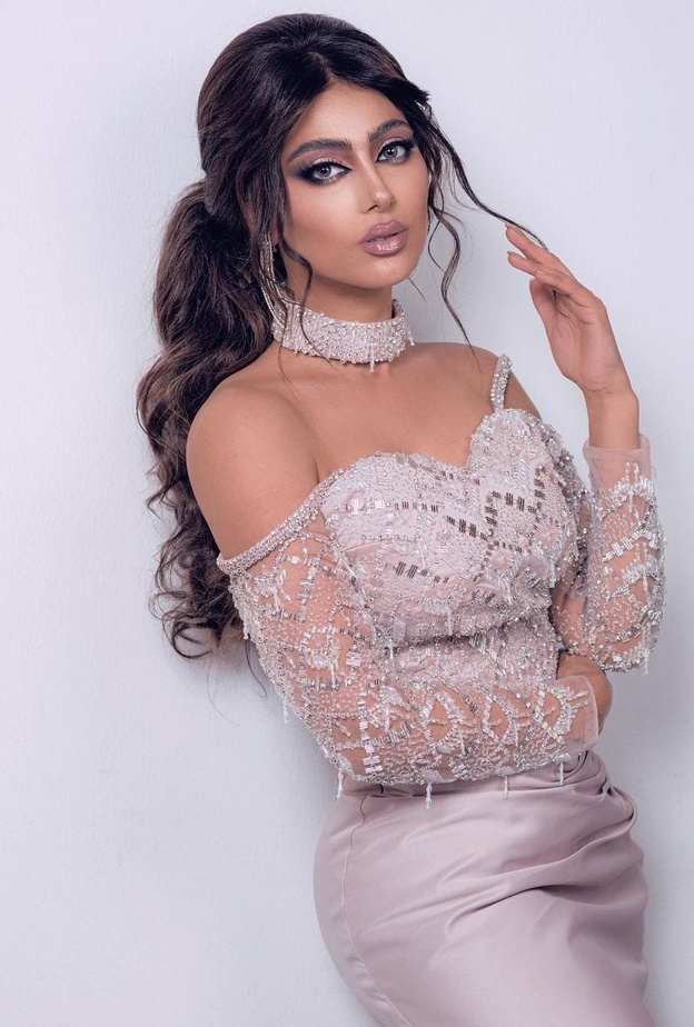 النجمة شيلاء سبت