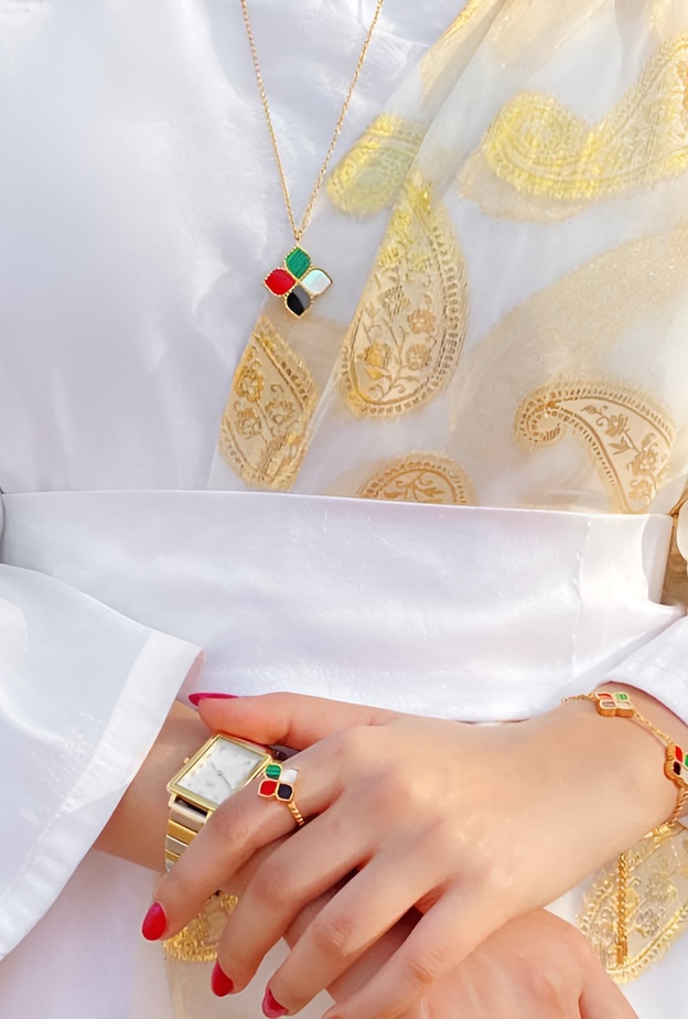 تصاميم مجوهرات بألوان العلم الاماراتي لتتألقي في هذا اليوم الوطني المميز 