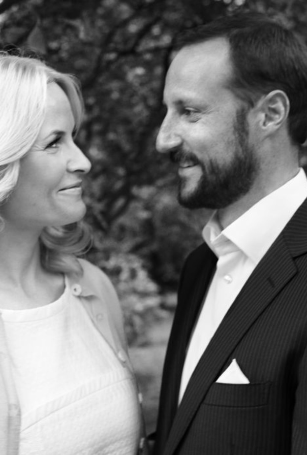 تعرفي على الرسالة التي يحملها خاتم خطبة ملكي نرويجي شهير