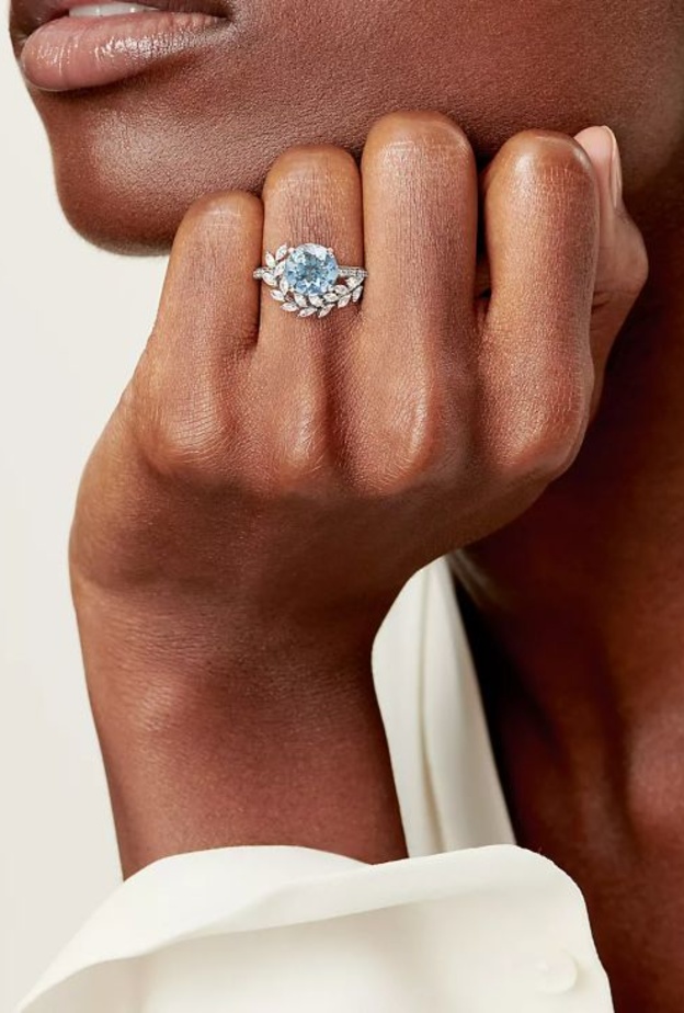 خاتم خطوبة مرصع بالألماس والأكوامارين من تيفاني أند كو Tiffany & Co.
