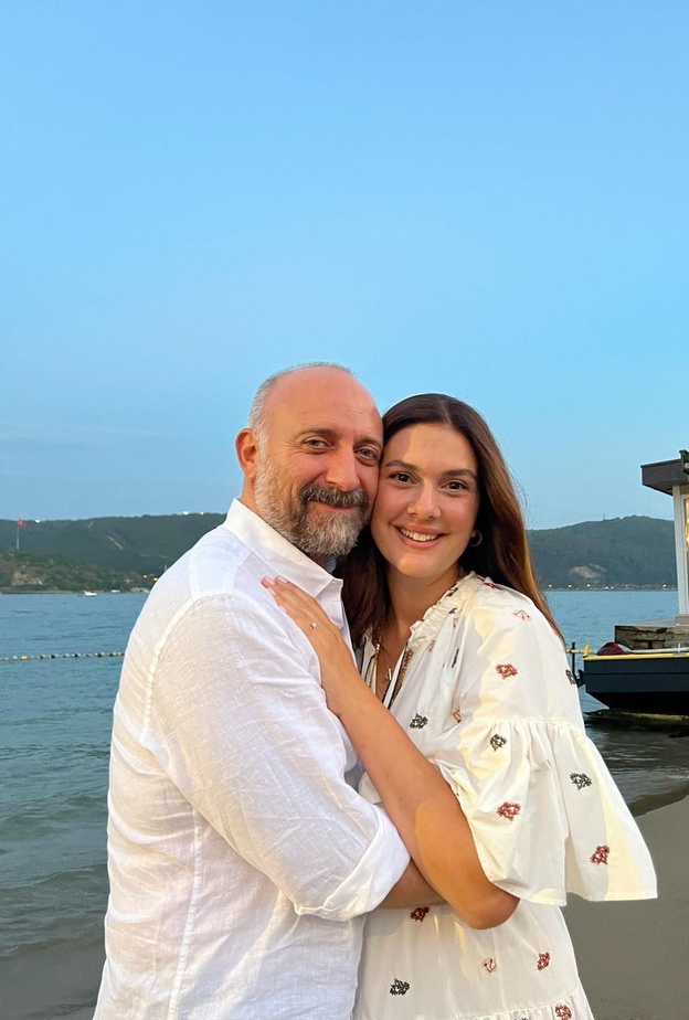 أجمل قصص الحب والزواج بين نجوم تركيا