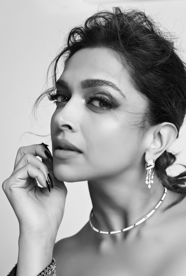 ديبيكا بادكون متألقة بمجوهرات راقية من كارتييه