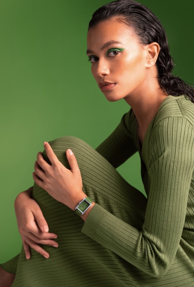 في يوم الاتحاد..ساعات يد نسائية ملوّنة لإطلالات لا تنسى