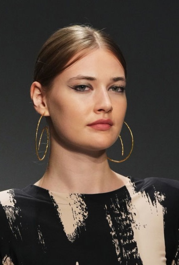 أخطاء مكياج تجعل بشرتك تبدو cakey ..فكيف تتفادينها؟