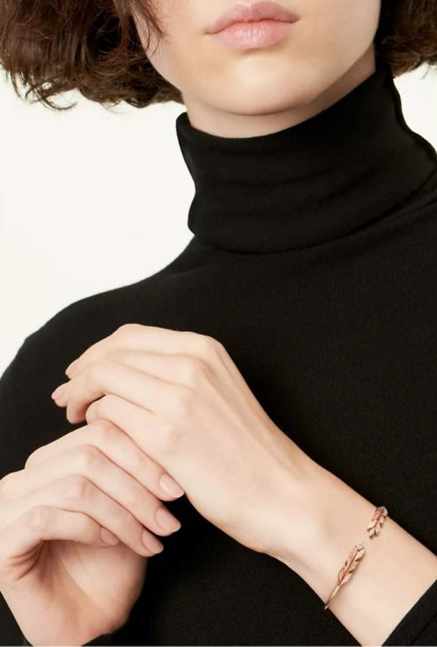 ما هي أفضل الطرق لتنسيق المجوهرات المرصعة بالألماس؟