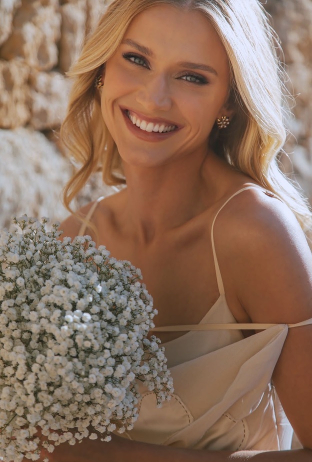 Celina Locks تتألق بأفخم مجوهرات تيفاني آند كو خلال احتفالات زفافها من لاعب كرة القدم السابق رونالدو