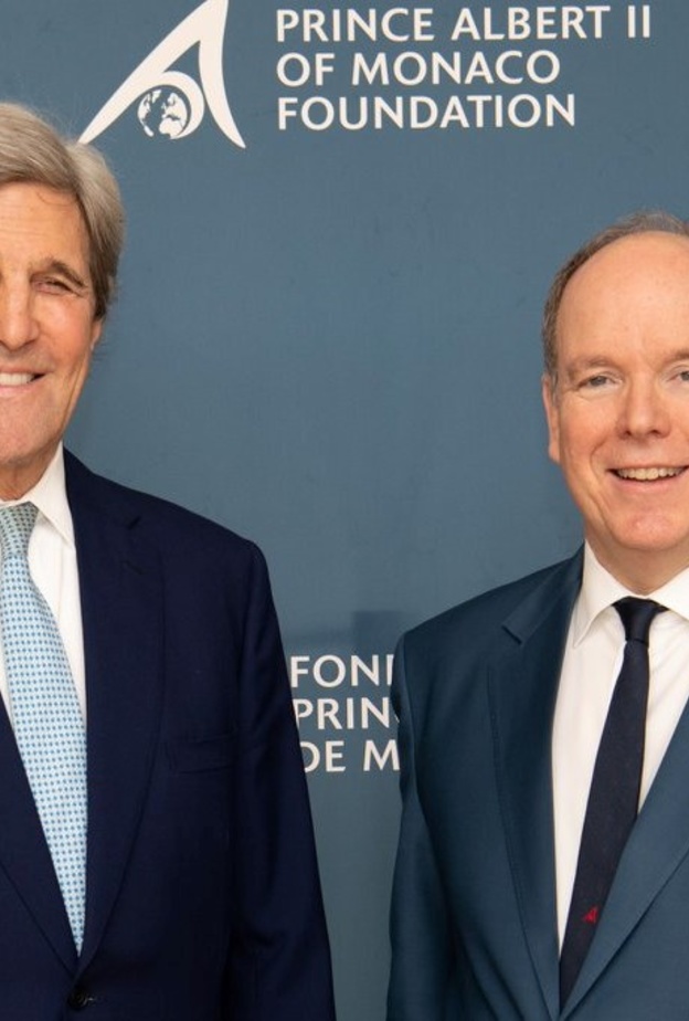 كيف ساهم الأمير ألبرت الثاني في حماية البيئة من خلال مؤسسته الخيرية؟