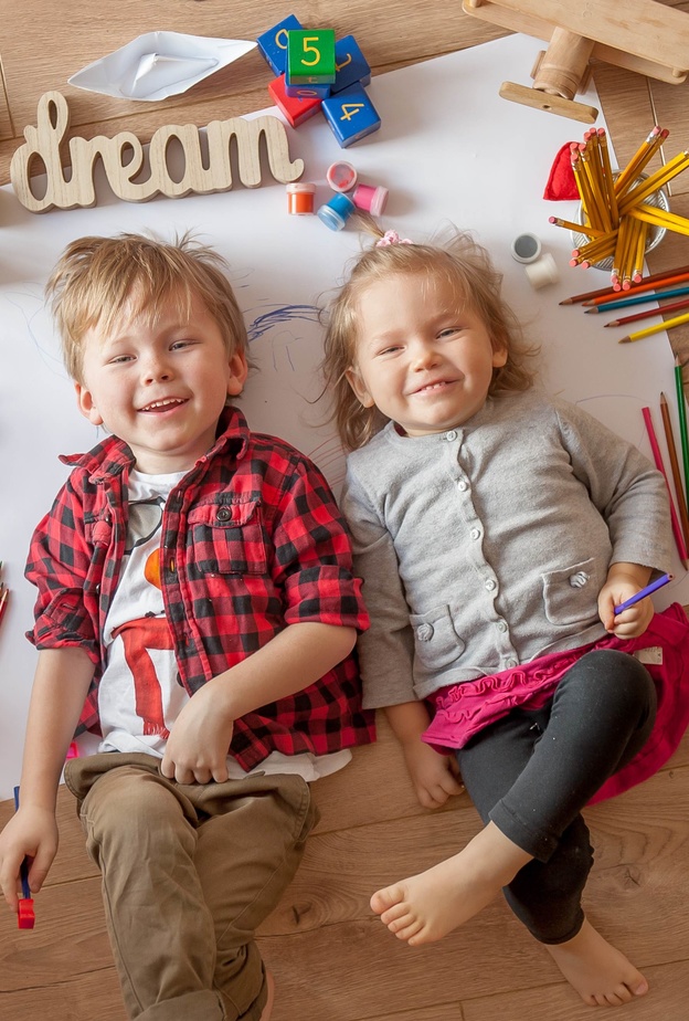 لتحقيق تطور الأطفال العقلي والجسدي والنفسي يجب اختيار ألعابهم بعناية