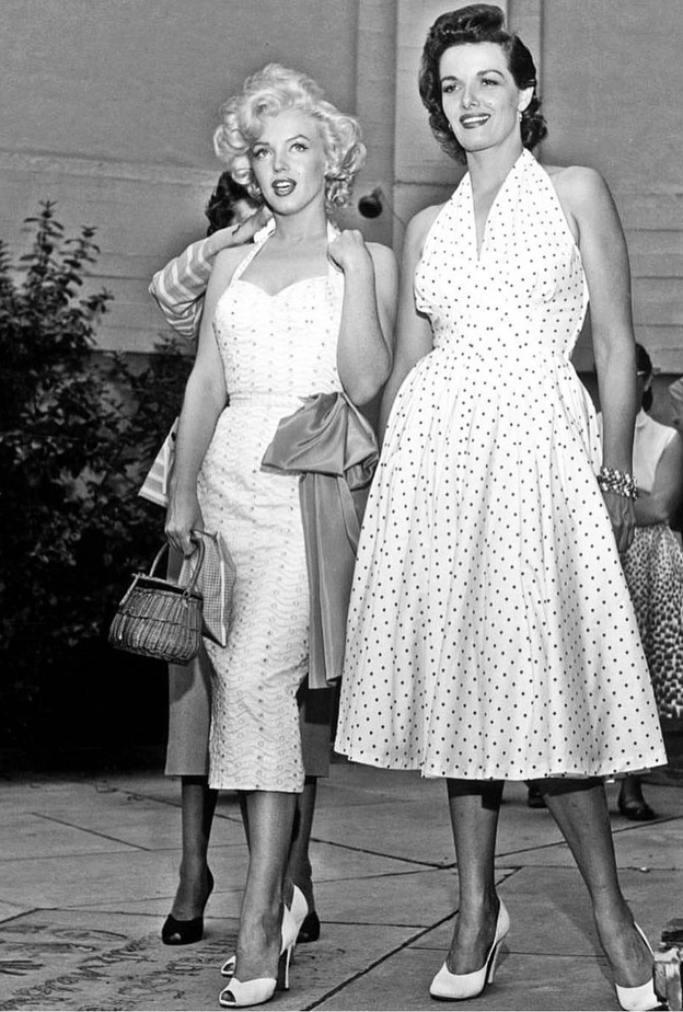 ماريلين مونرو وجين راسل في فساتين منقطة أنيقة