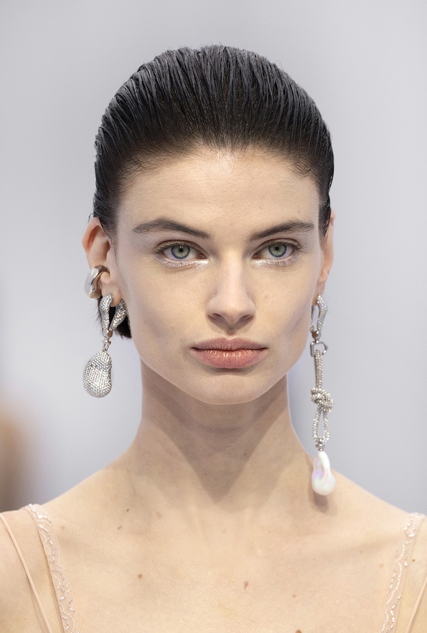 رسمات الكحل على الجفون السفلى عنوان الجرأة في المكياج