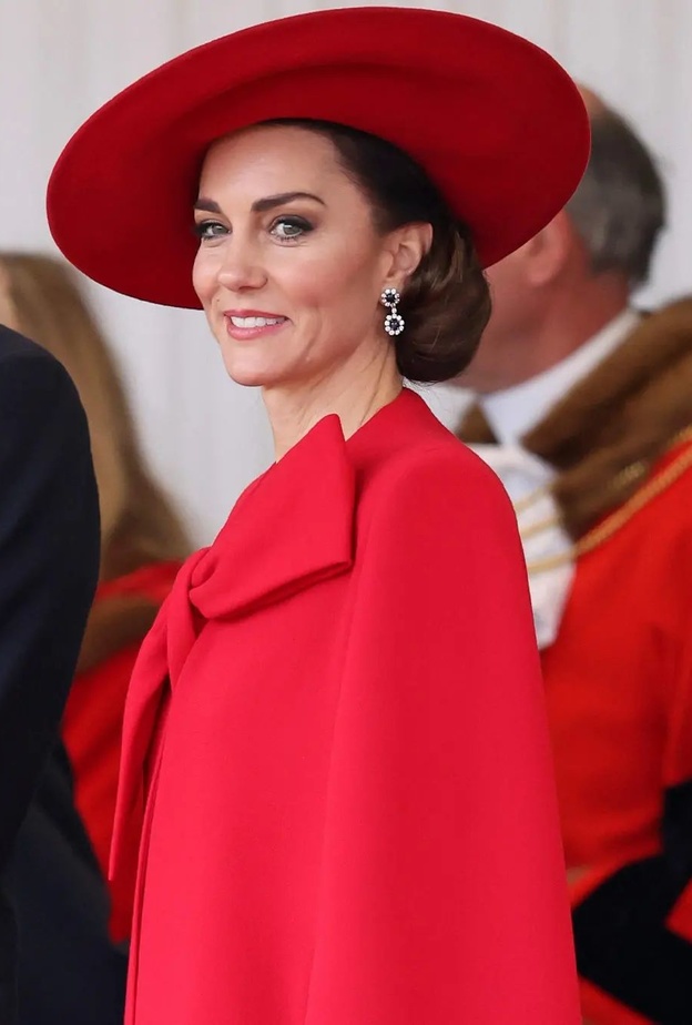 رسمات المكياج الداكن بأسلوب كيت ميدلتون-الصورة من حساب coutureandroyals على انستغرام