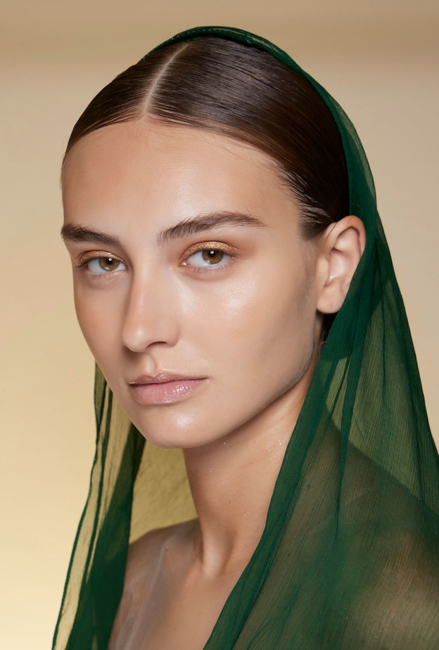 أفضل الأساليب الطبيعية لتنحيف وجهك وإبراز جمالك على الكاميرا