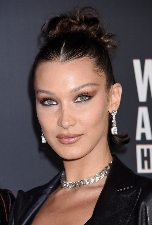 على غرار بيلا حديد..إليك كيفية الحصول على مظهر عيون الثعلب المشدودة 