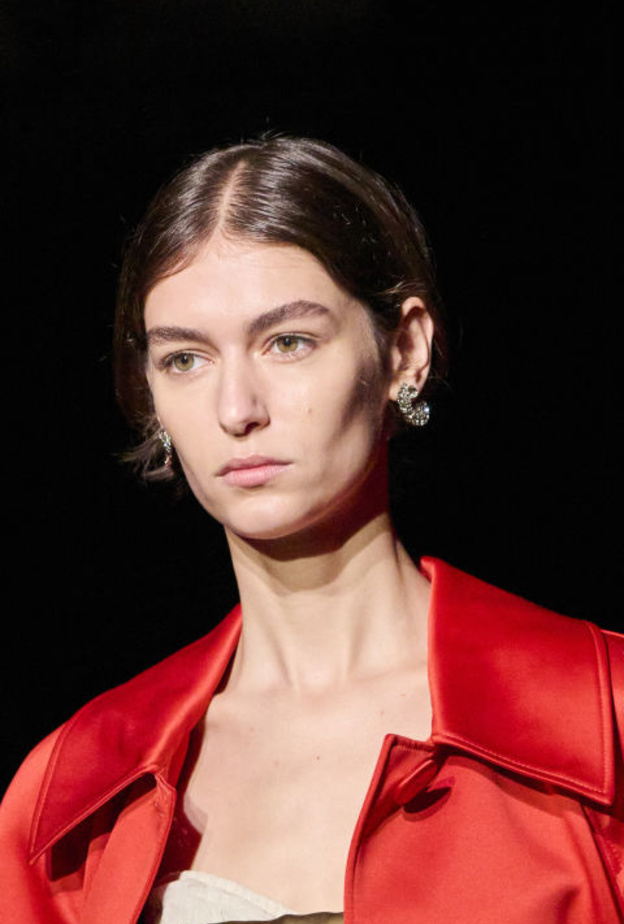 اكتشفي أقوى أنواع التقشير لتجديد فعّال للبشرة وتحسين مظهرها