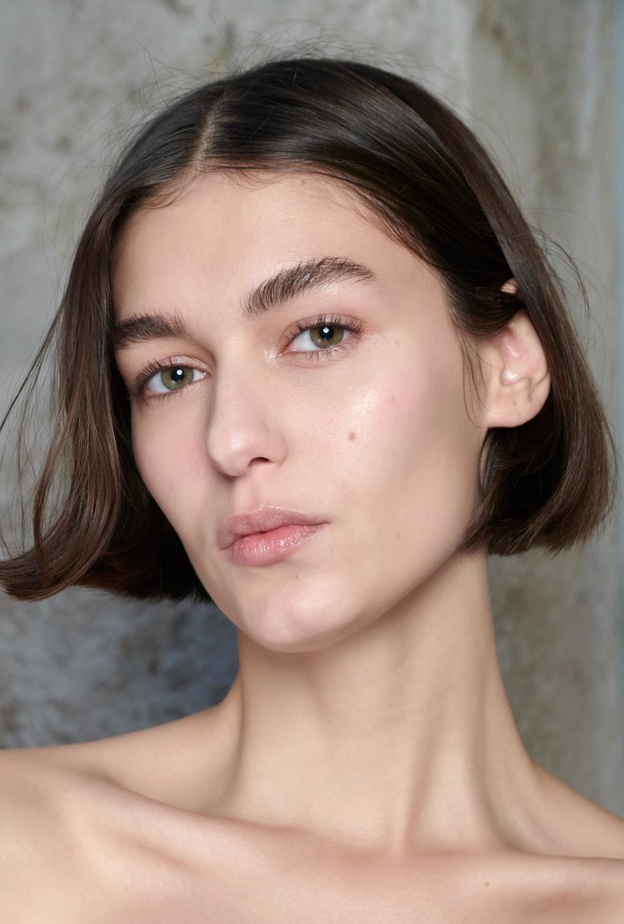 حيل بسيطة للعناية بالبشرة من دون الحاجة إلى منتجات التجميل