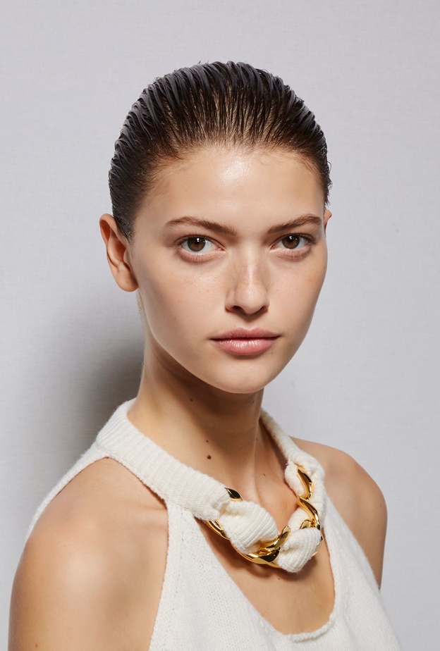 خطة جمالية ابدئيها من اليوم لتتألقي ببشرة ساطعة ونقية قبل نهاية العام