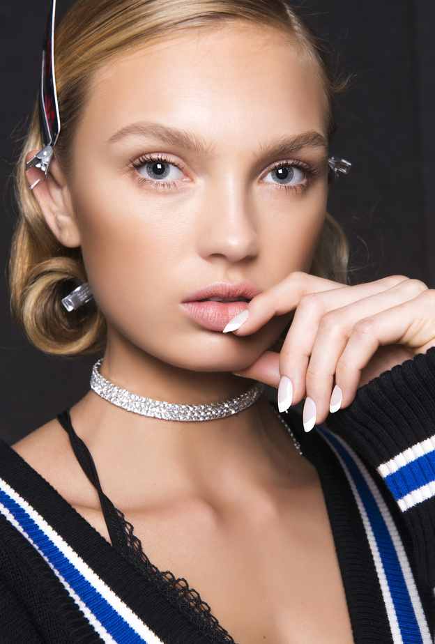 دليلك الكامل للعناية بالجلد حول الأظافر وعلاج مشاكلها