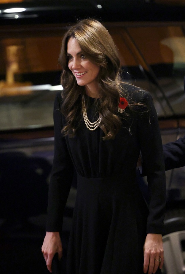 أناقة ملكية بالأسود.. صور كيت ميدلتون ونساء العائلة البريطانية يجتمعن في مناسبة رسمية جديدة