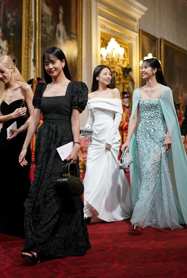 نجمات فرقة BlackPink في زيارة رسمية لقصر باكنغهام فماذا قال عنهن الملك تشارلز؟