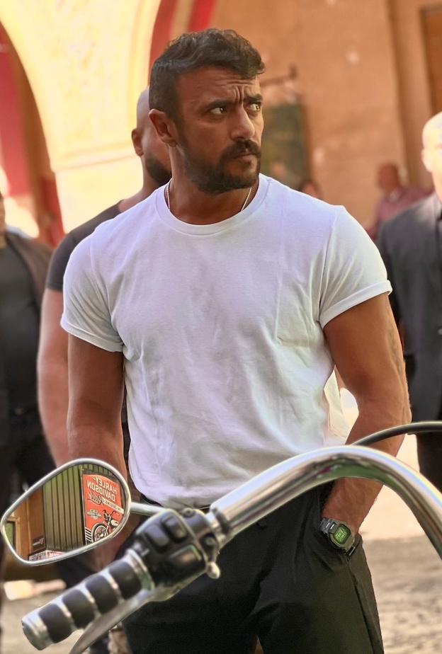 تصريحات جديدة اتخذ فيها أحمد العوضي صف النساء وعبر عن حبه واحترامه لمكانة ياسمين عبد العزيز الفنية