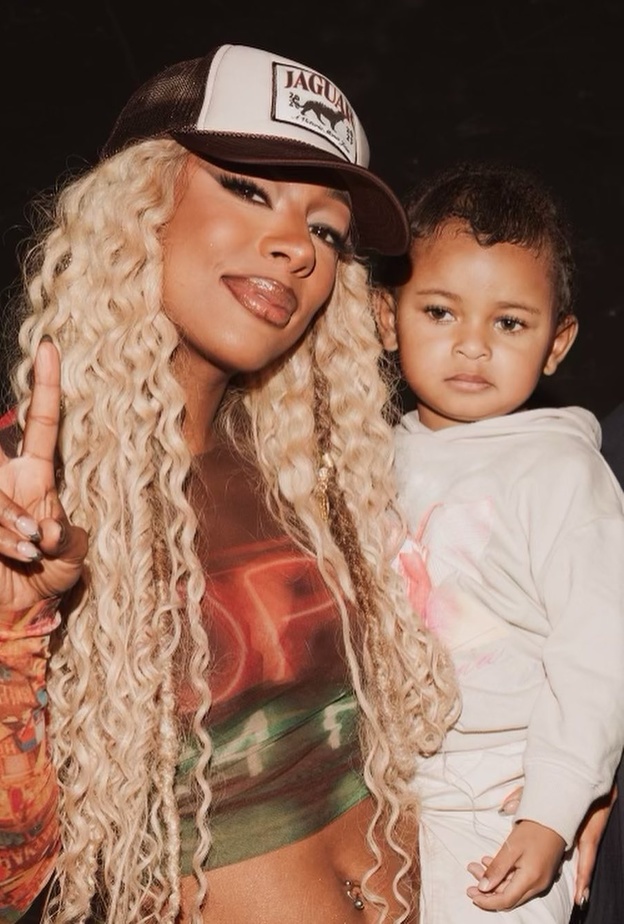 فيكتوريا مونيه وابنتها