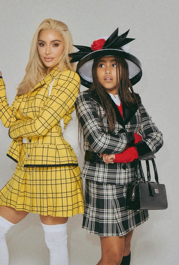 تقمص الشخصيات السينمائية والدمى الشهيرة شعار نجمات "آل كارداشيان" في الهالوين..كيف احتفلن بهذه المناسبة؟