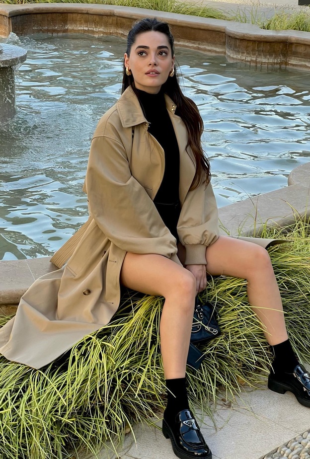 صور إطلالات مبهرة تناسب الفتاة العشرينية لجميع الأوقات والمناسبات بأسلوب التركية سيماي بارلاس نجمة مسلسل "المتوحش"