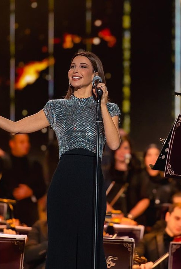 نجمات حفل "روائع بليغ حمدي" يتألقن بفساتين سهرة فخمة بالألوان الحيادية