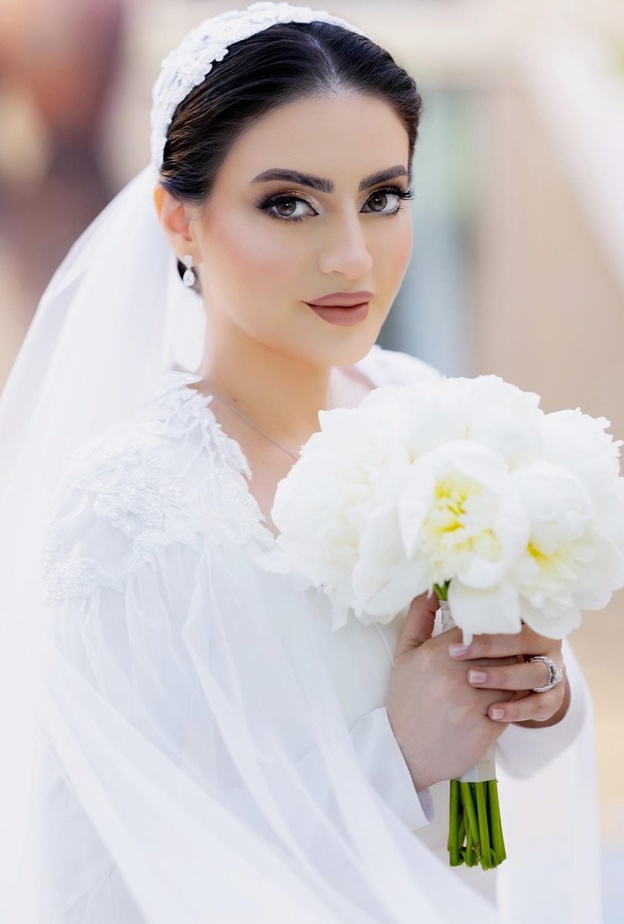 إطلالة جمالية كلاسيكية تميزت بها السعودية دانية شافعي في حفل زفافها ..استلهمي منها الخطوات