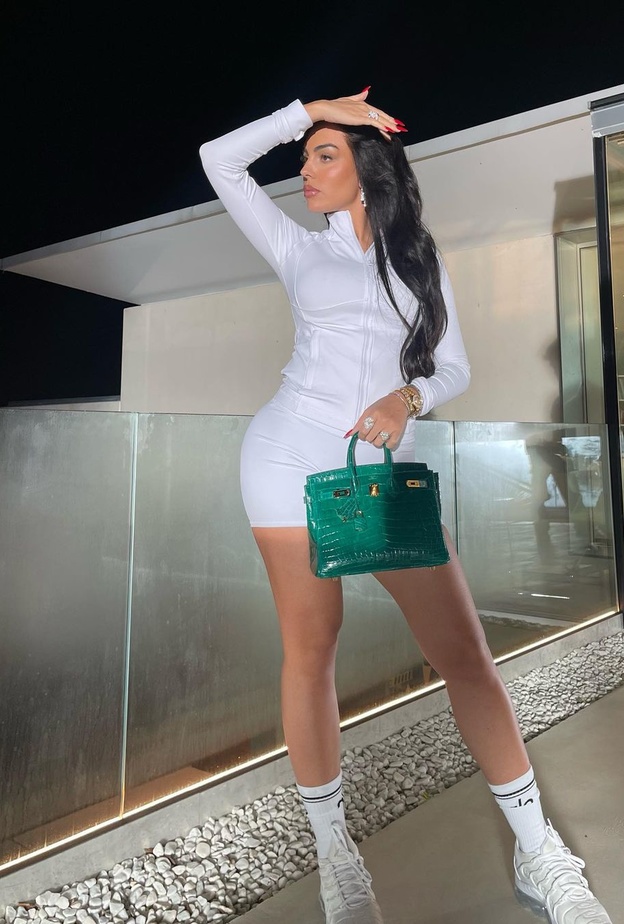 أحدث إطلالات جورجينا رودريغز الرياضية