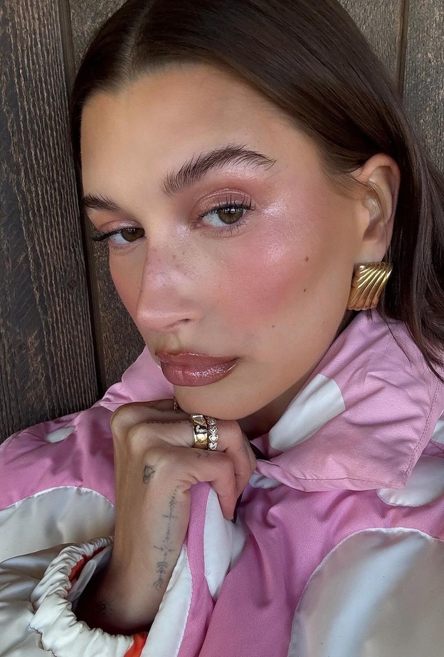 ابتكارات جمالية روّجت لها هايلي بيبر هذا العام