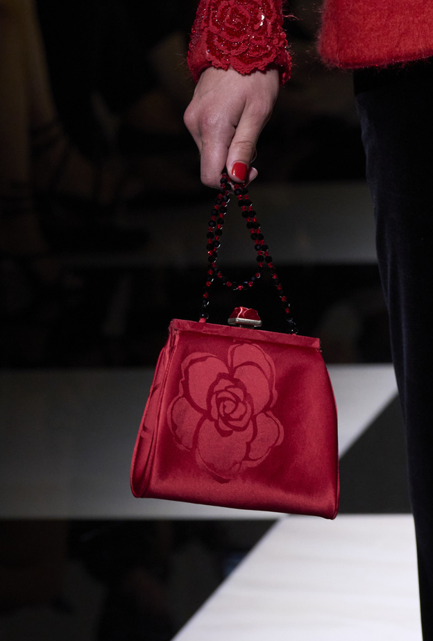 موضة الأكسسوارات الحمراء والخضراء إحتفالاً بعيد الإتحاد