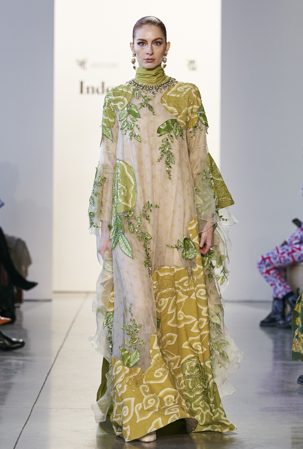 موضة الفساتين الفضفاضة تحدث ثورة في عيد الإتحاد