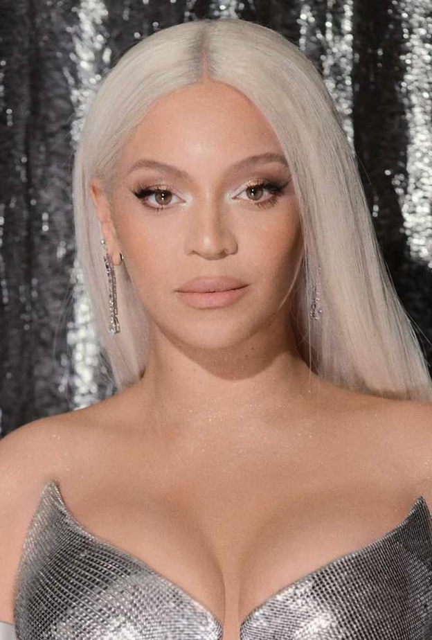 بيونسيه تخطف الأنظار