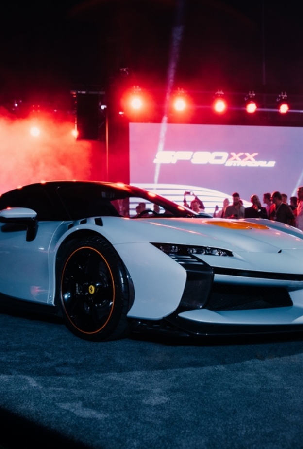 الظهور الأول لسيارة فيراري "SF90 XX STRADALE" في الشرق الأوسط خلال فعالية "كازا فيراري أبوظبي