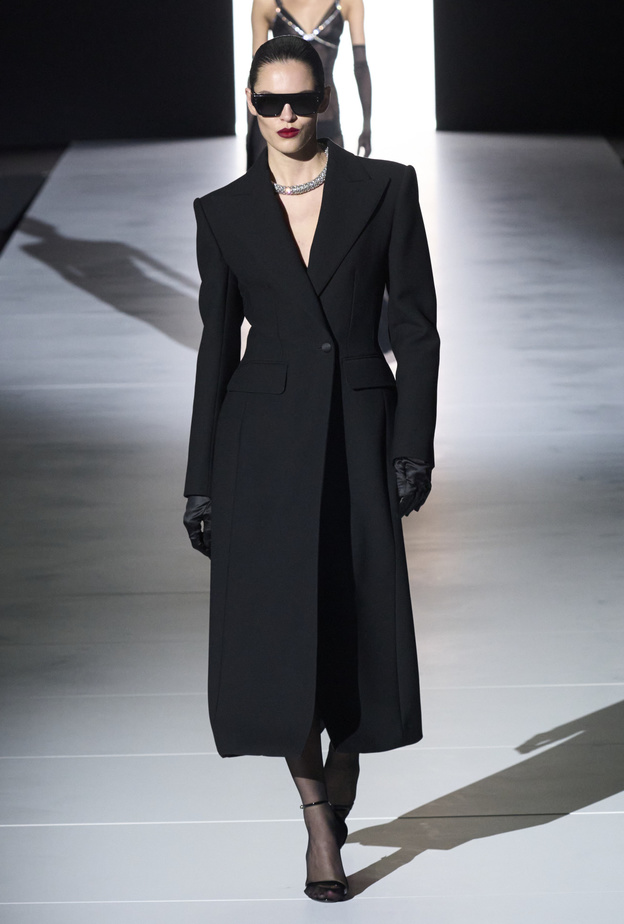 سيكولوجية الموضة: كيف تعززين ثقتك بنفسك وتبرزين قوتك عن طريق الأزياء؟