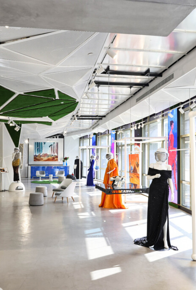 "أصداء أثيرية" يستعرض التعاون المرهف بين الفنّ والكوتور