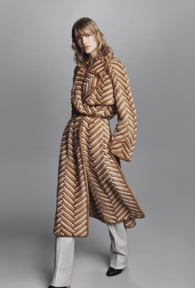 Featherlike  فرو الحرفية العالية من FENDI تلتقي بالخفة اللامتناهية