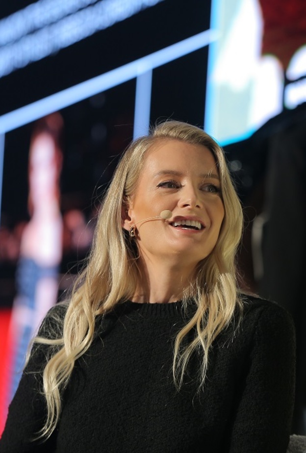 "هي هب" 2023: أسرار الموضة وتنسيق الأزياء مع خبيرة مظهر المشاهير ريبيكا كوربن ماري