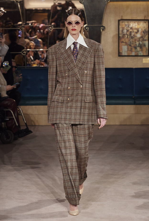 إطلالة من Helen Anthony