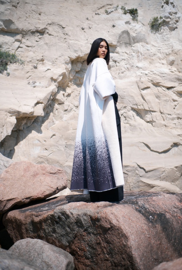 إطلالات شتوية بتصاميم دافئة ونابضة بالحياة من توقيع علامة "ليم"Leem 