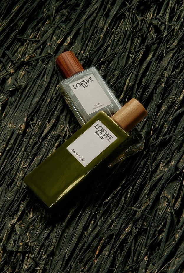 LOEWE للعطور تطلق حملتها الترويجیة الخاصة بموسم الأعیاد 2023
