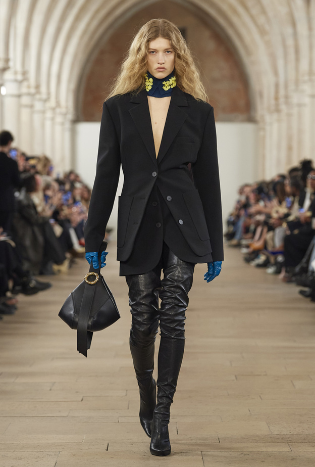 أفكار لارتداء موضة البوت فوق الركبة