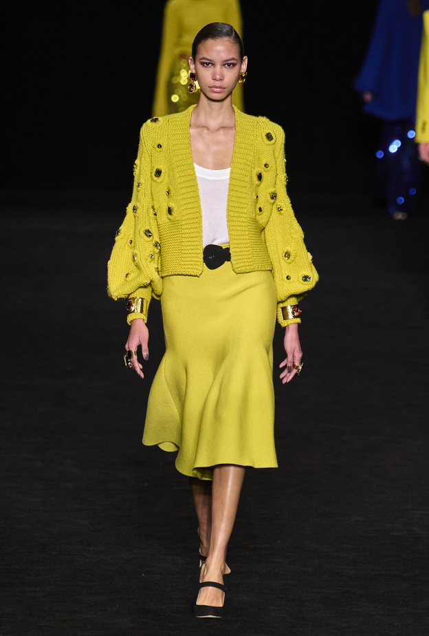 الكنزات الصوفية العصرية تمنحك أناقة استثنائية في الشتاء