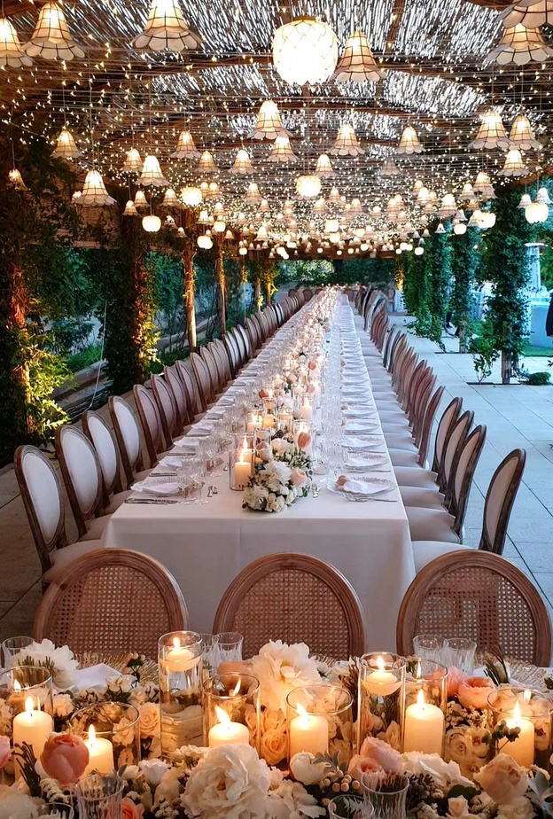 أجمل التصاميم الناعمة لزينة الطاولات في حفلات الزفاف