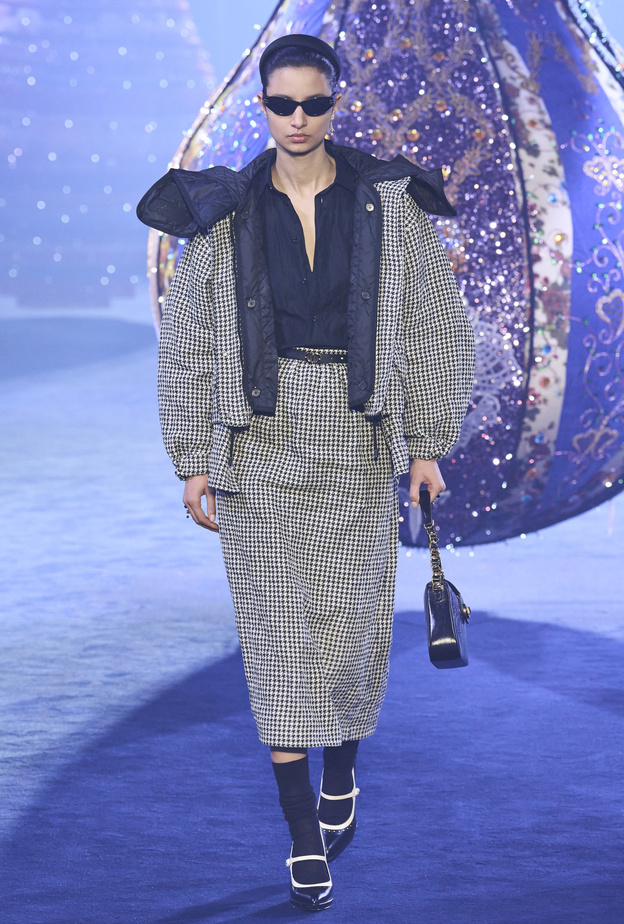 كوني أول من يختار هذه الصيحة..نقشات المربعات تغزو ملابس خريف 2023