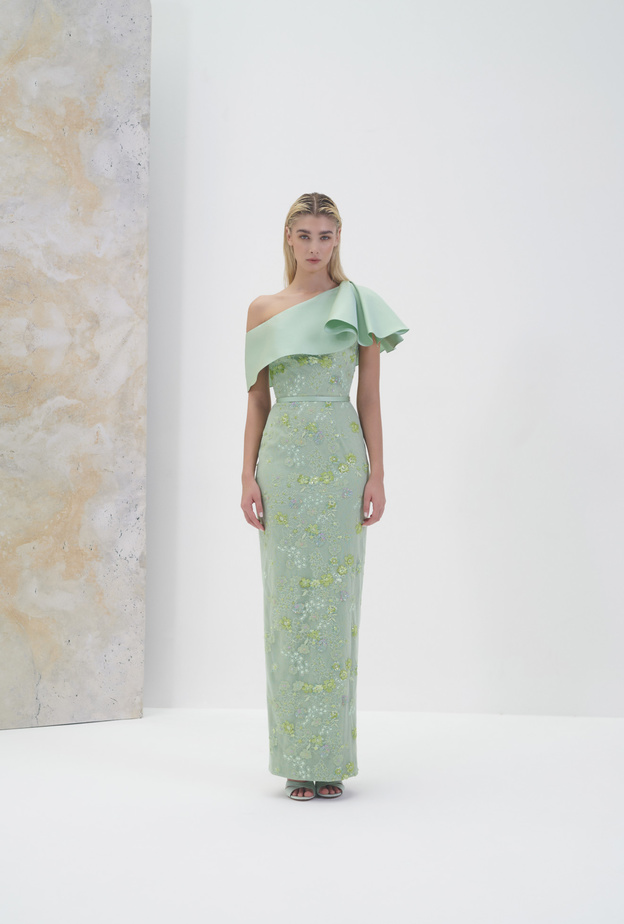 موسم الأعياد على الأبواب.. احرصي على اختيار فساتين سهرة راقية وفخمة